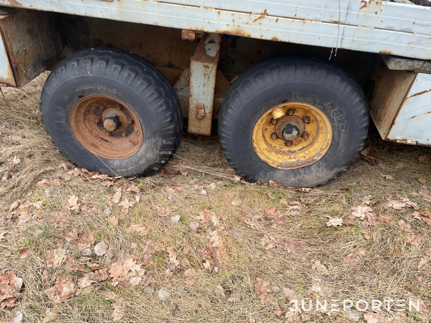 Tankvagn för skogs- och grävmaskin