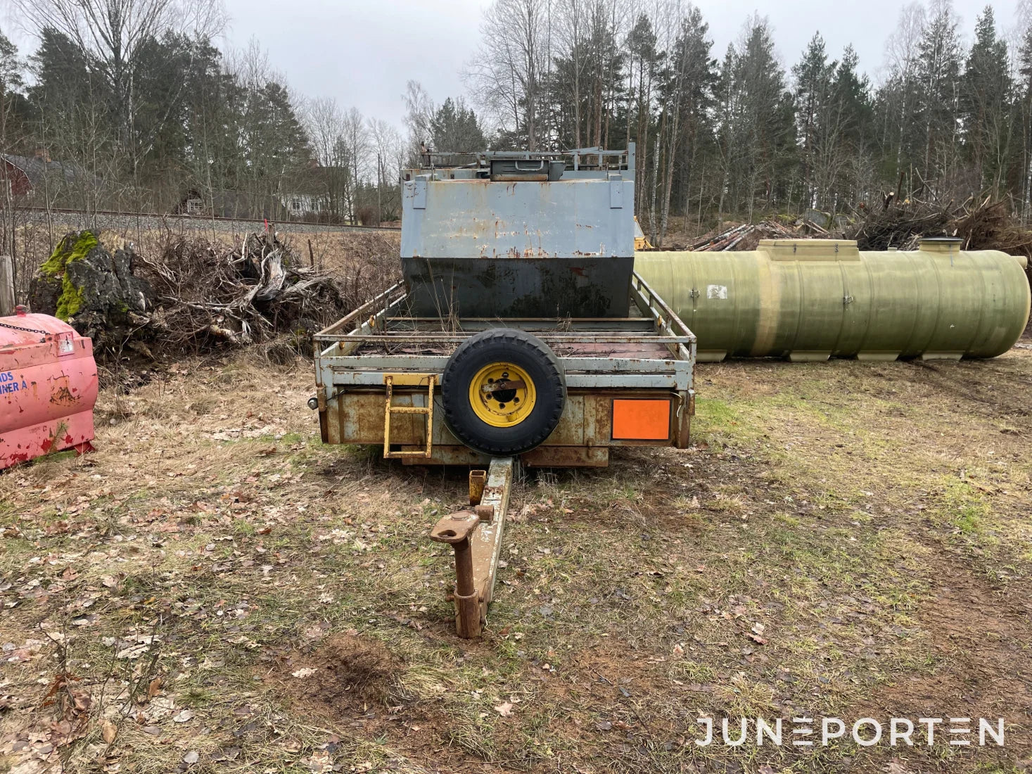 Tankvagn för skogs- och grävmaskin