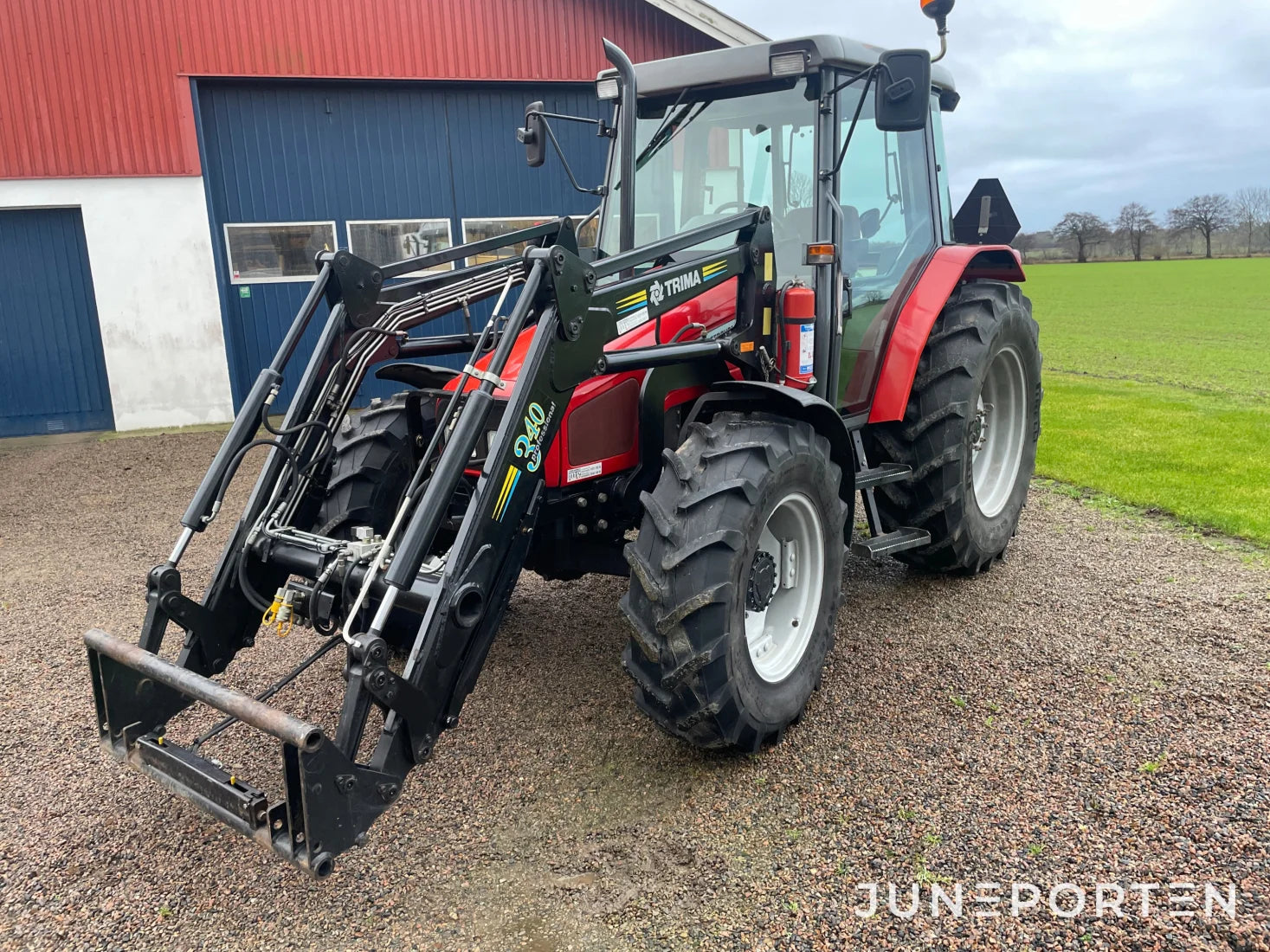 Massey Ferguson 4245 med Lastare