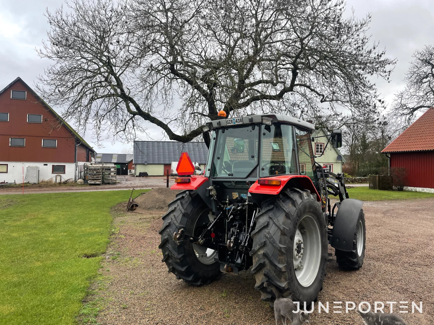 Massey Ferguson 4245 med Lastare