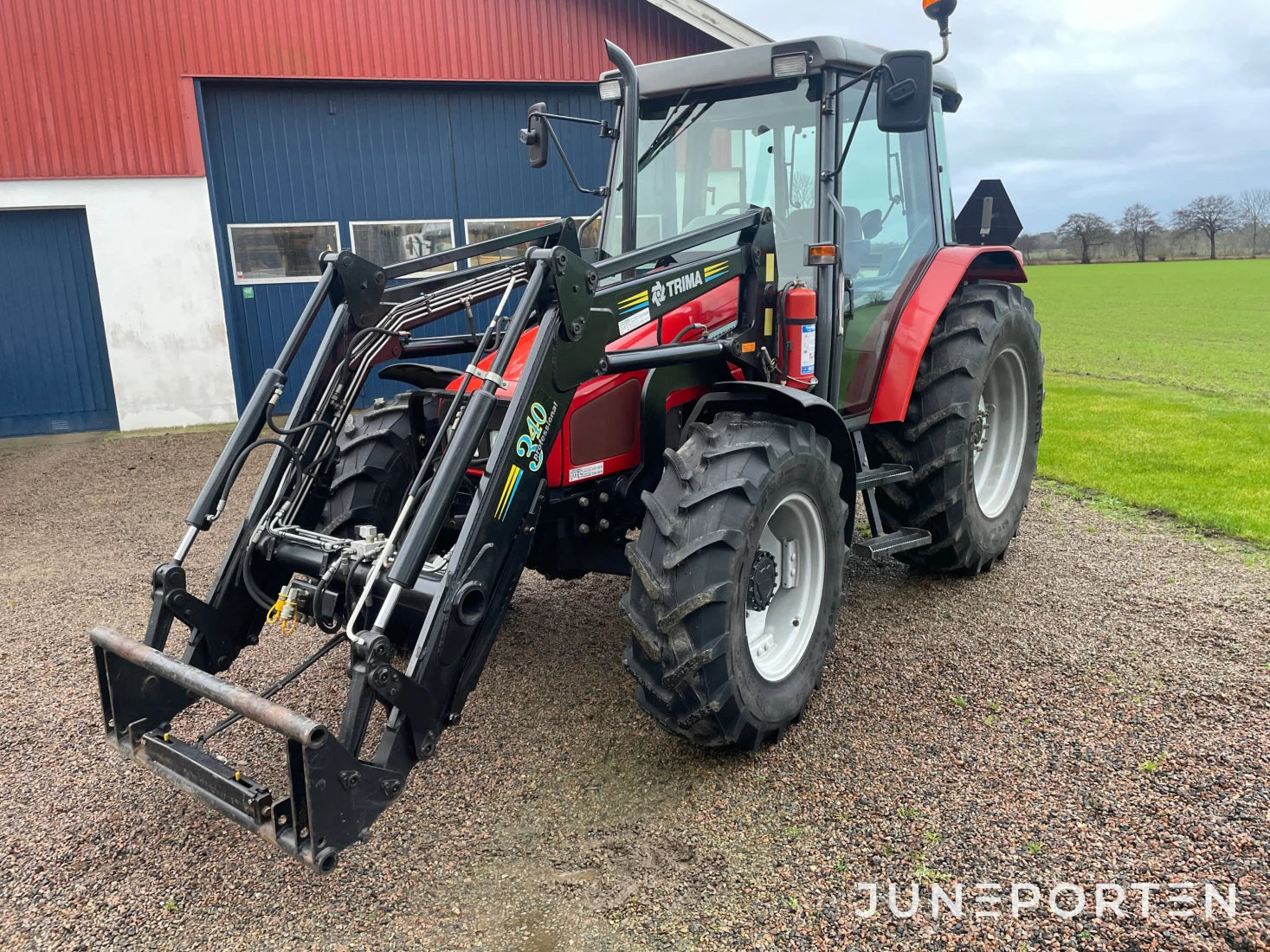 Massey Ferguson 4245 med Lastare