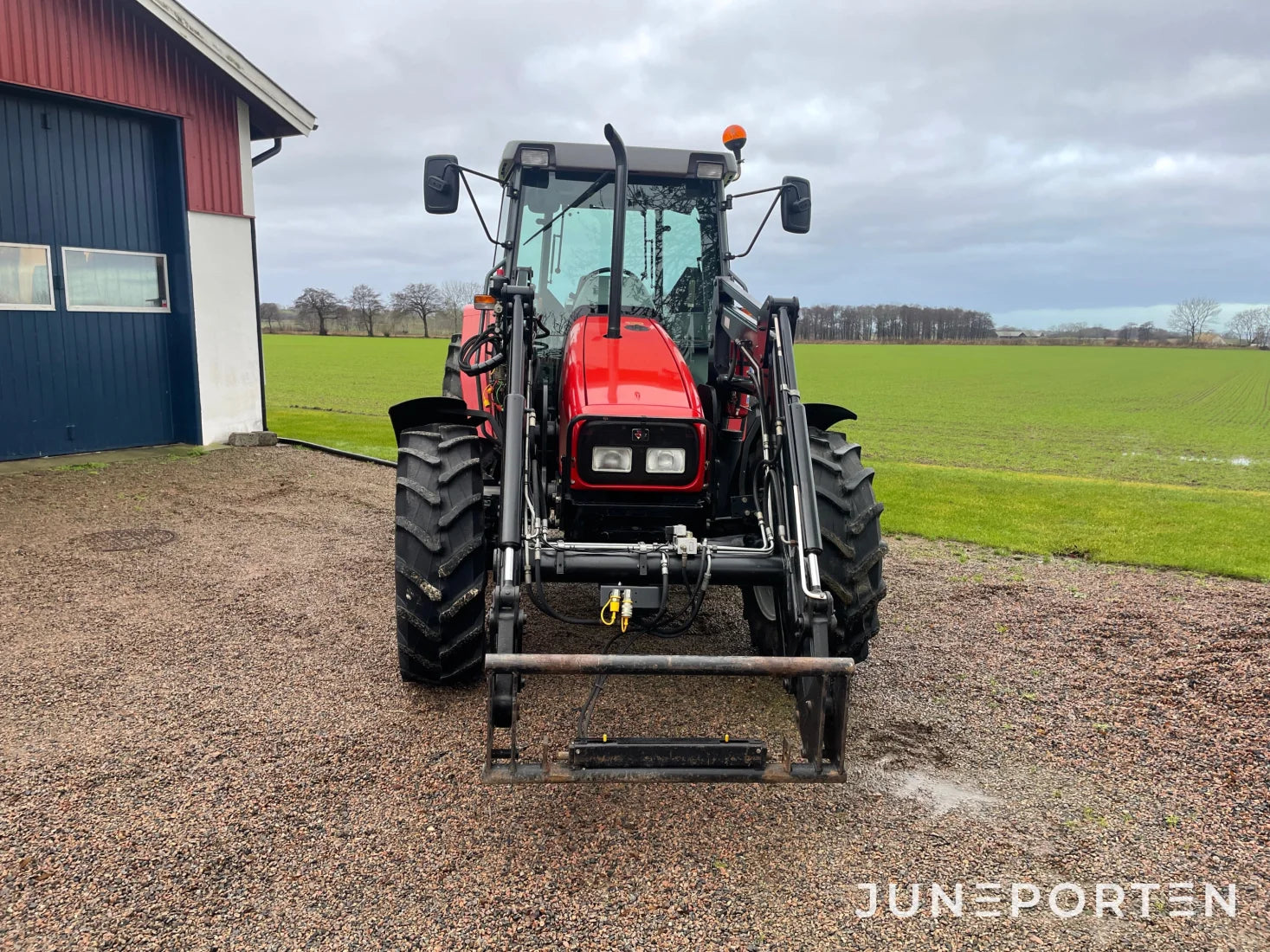 Massey Ferguson 4245 med Lastare