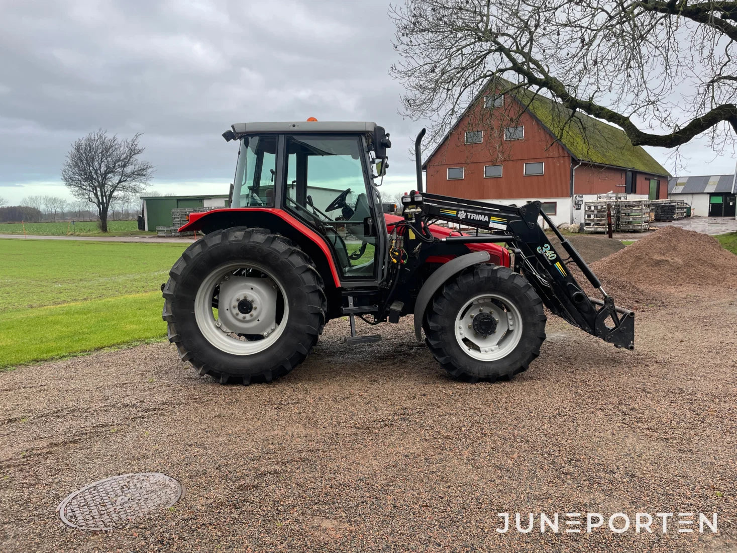 Massey Ferguson 4245 med Lastare