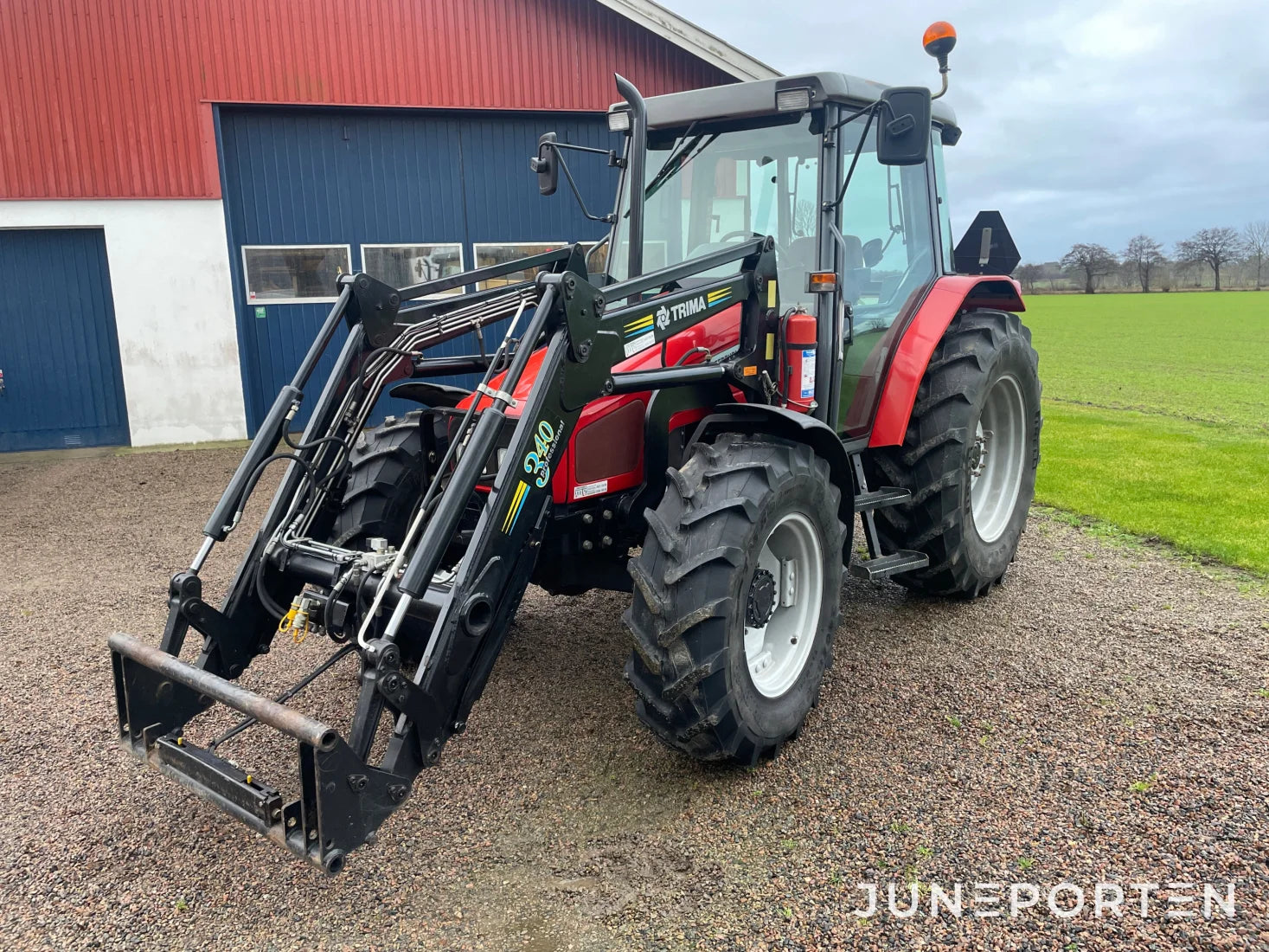 Massey Ferguson 4245 med Lastare