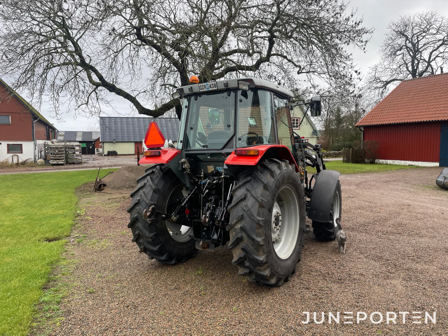 Massey Ferguson 4245 med Lastare