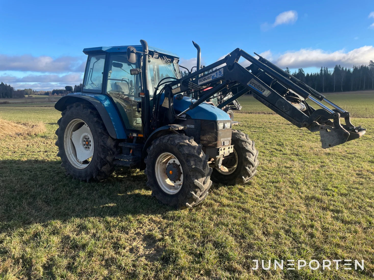 New Holland TS 100 med Lastare