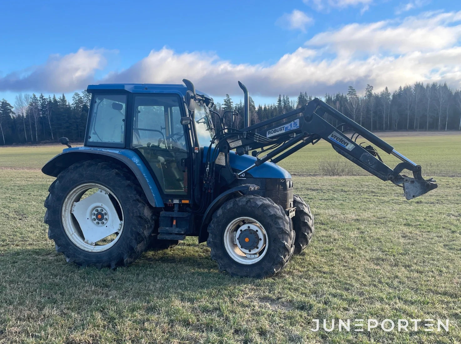 New Holland TS 100 med Lastare