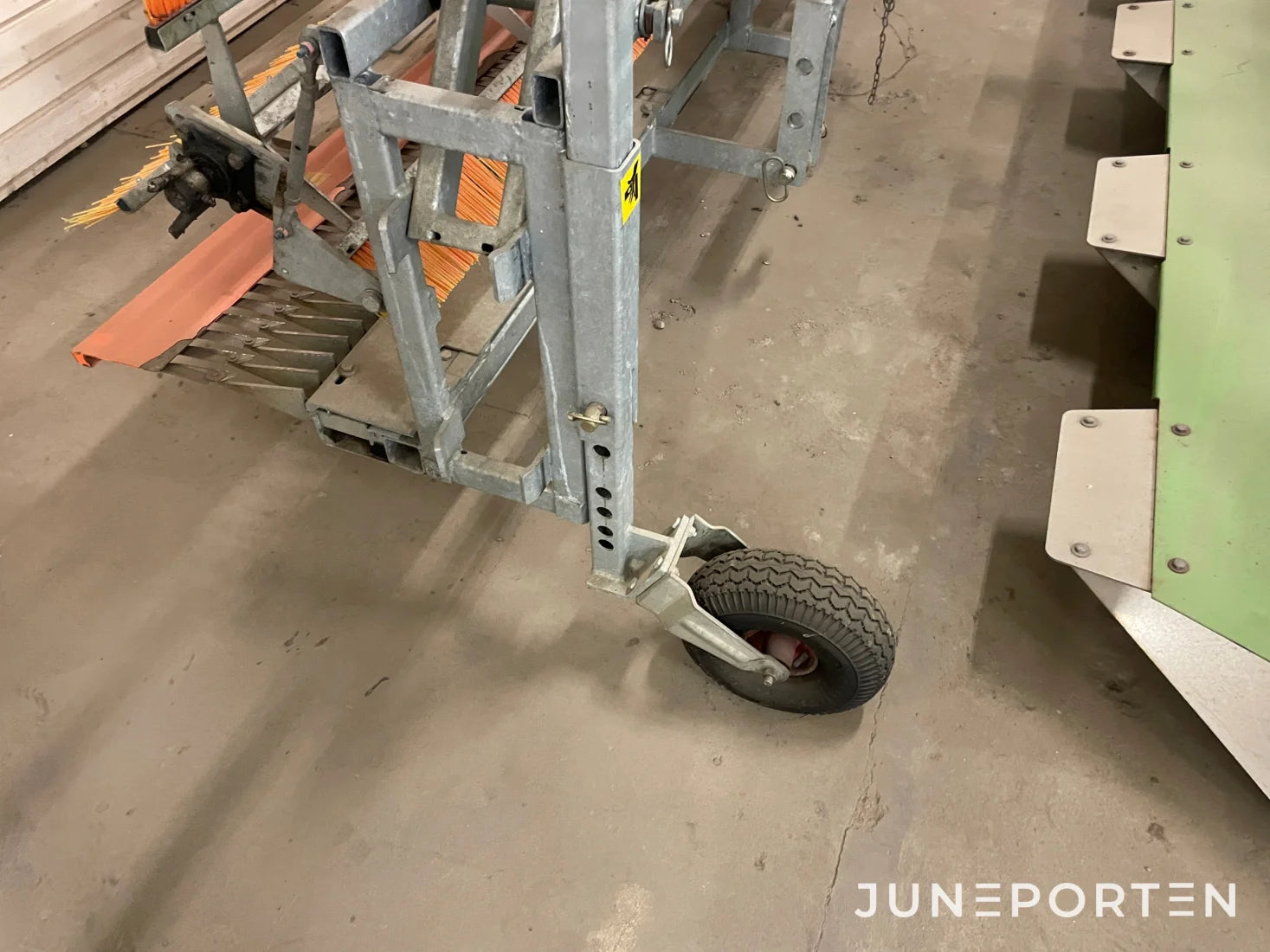 Ogräsbeskärare JCS Combcat 6002