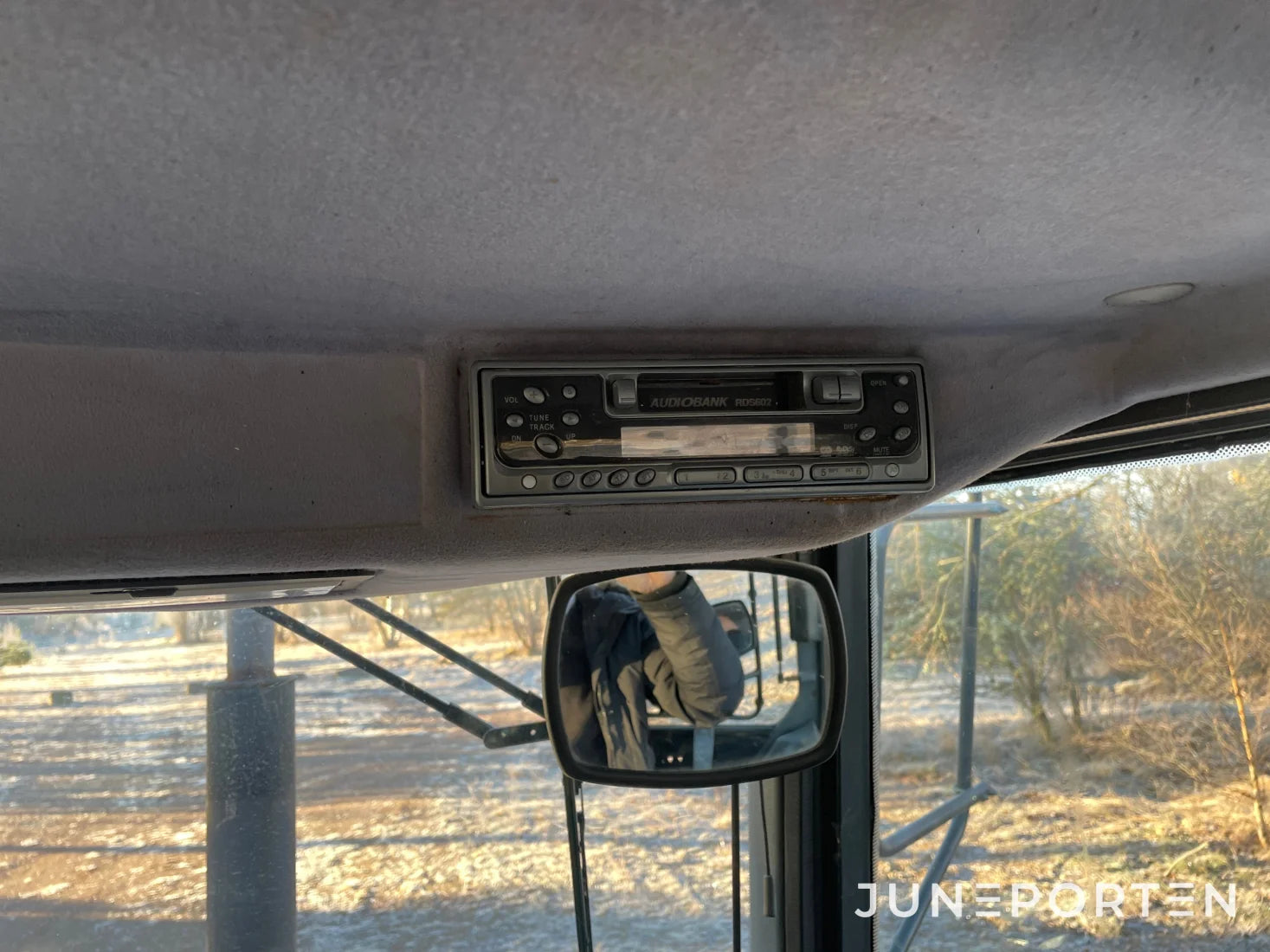 Valtra 600 4WD med skogshytt