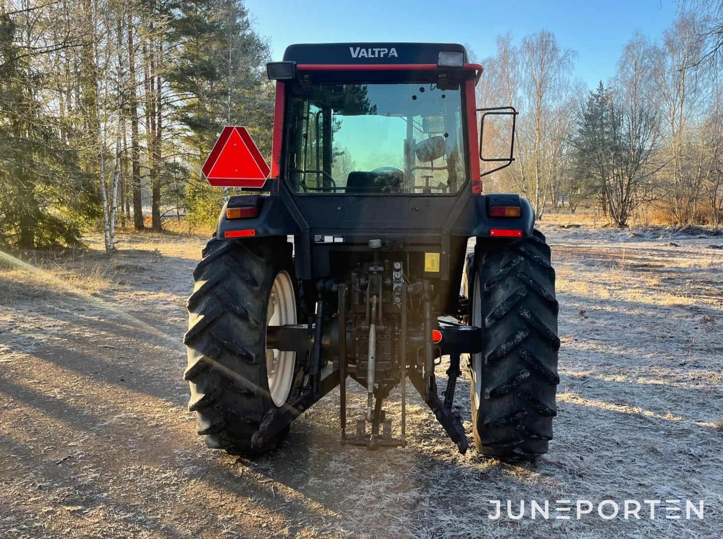 Valtra 600 4WD med skogshytt