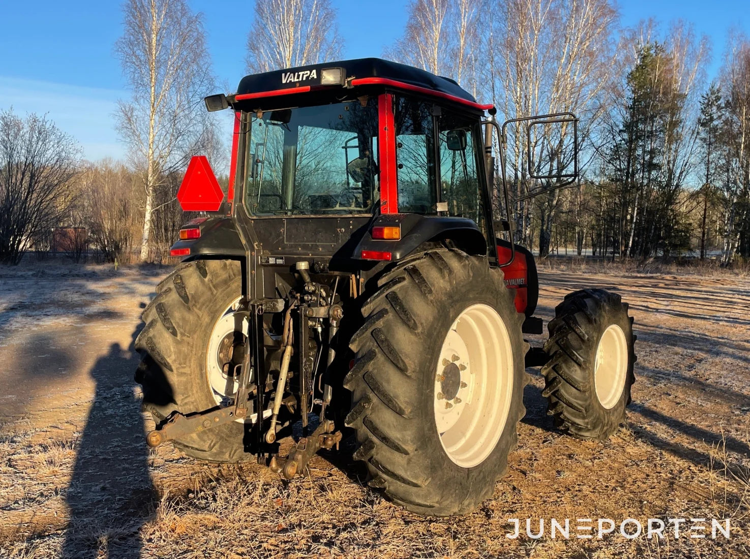 Valtra 600 4WD med skogshytt
