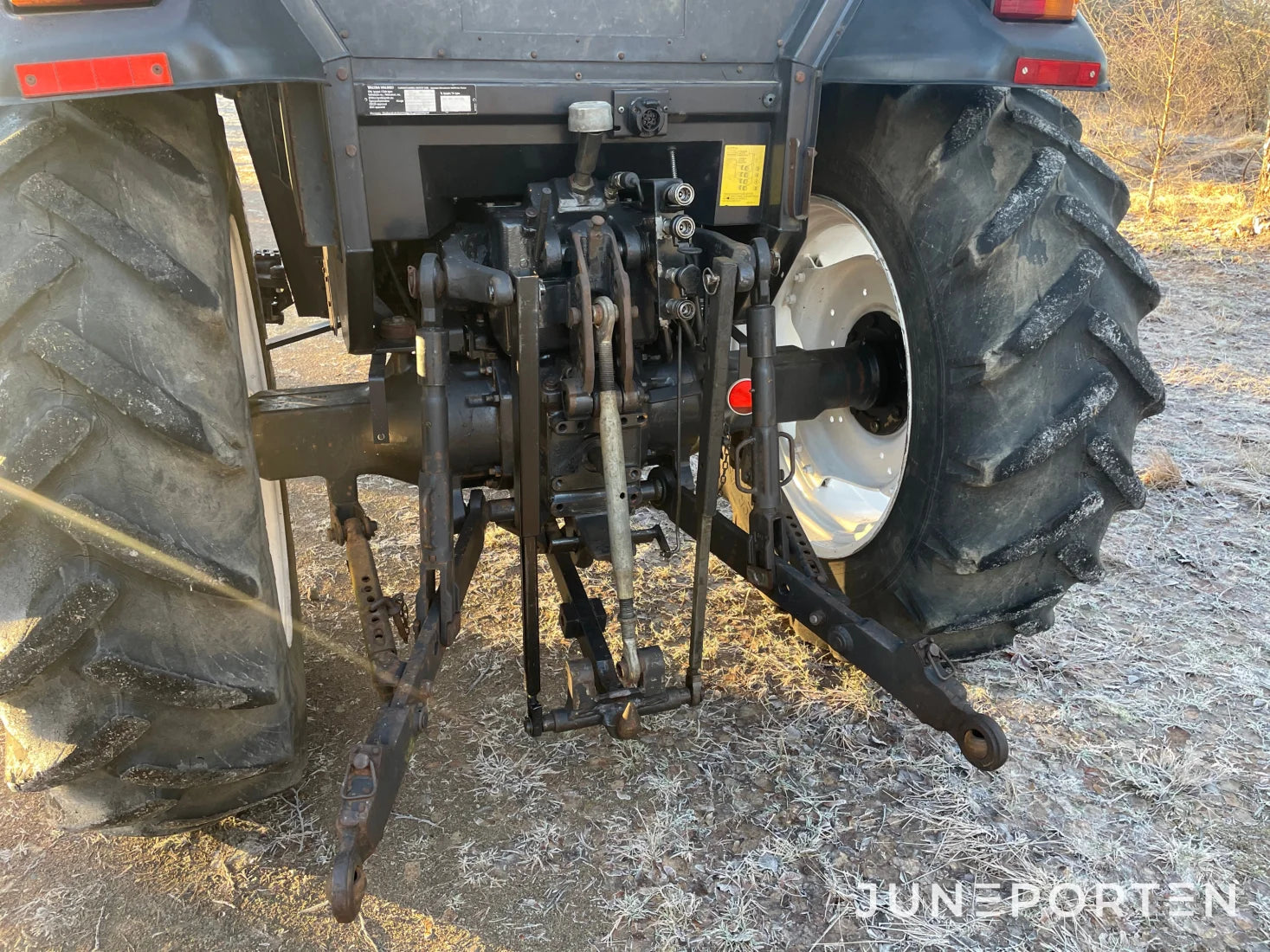 Valtra 600 4WD med skogshytt