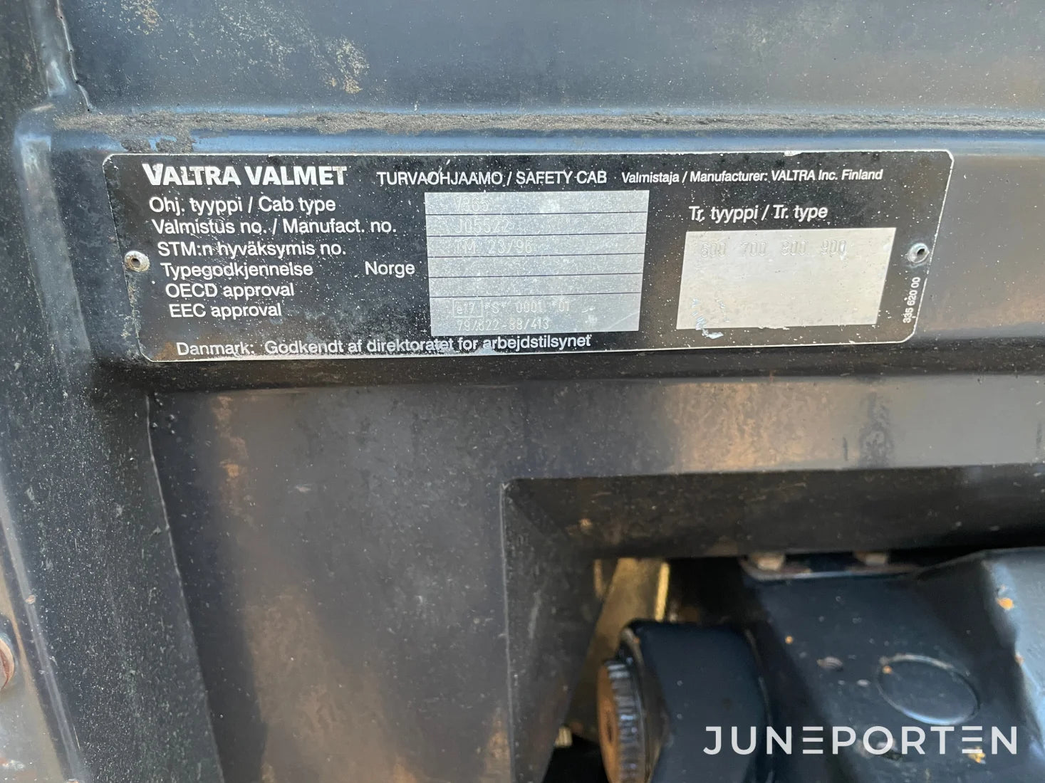 Valtra 600 4WD med skogshytt