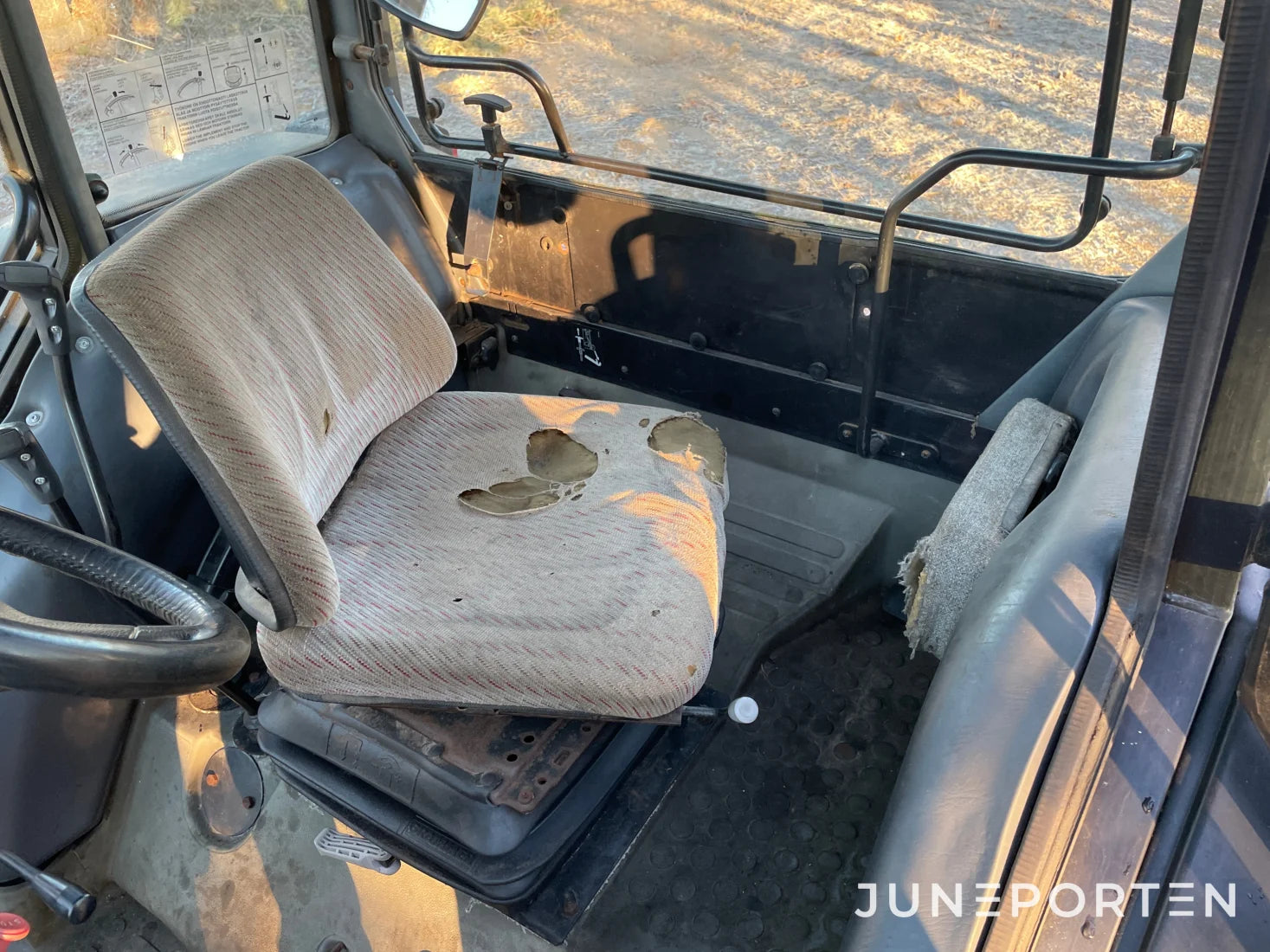 Valtra 600 4WD med skogshytt
