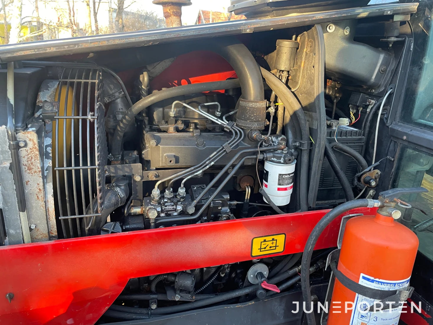 Valtra 600 4WD med skogshytt