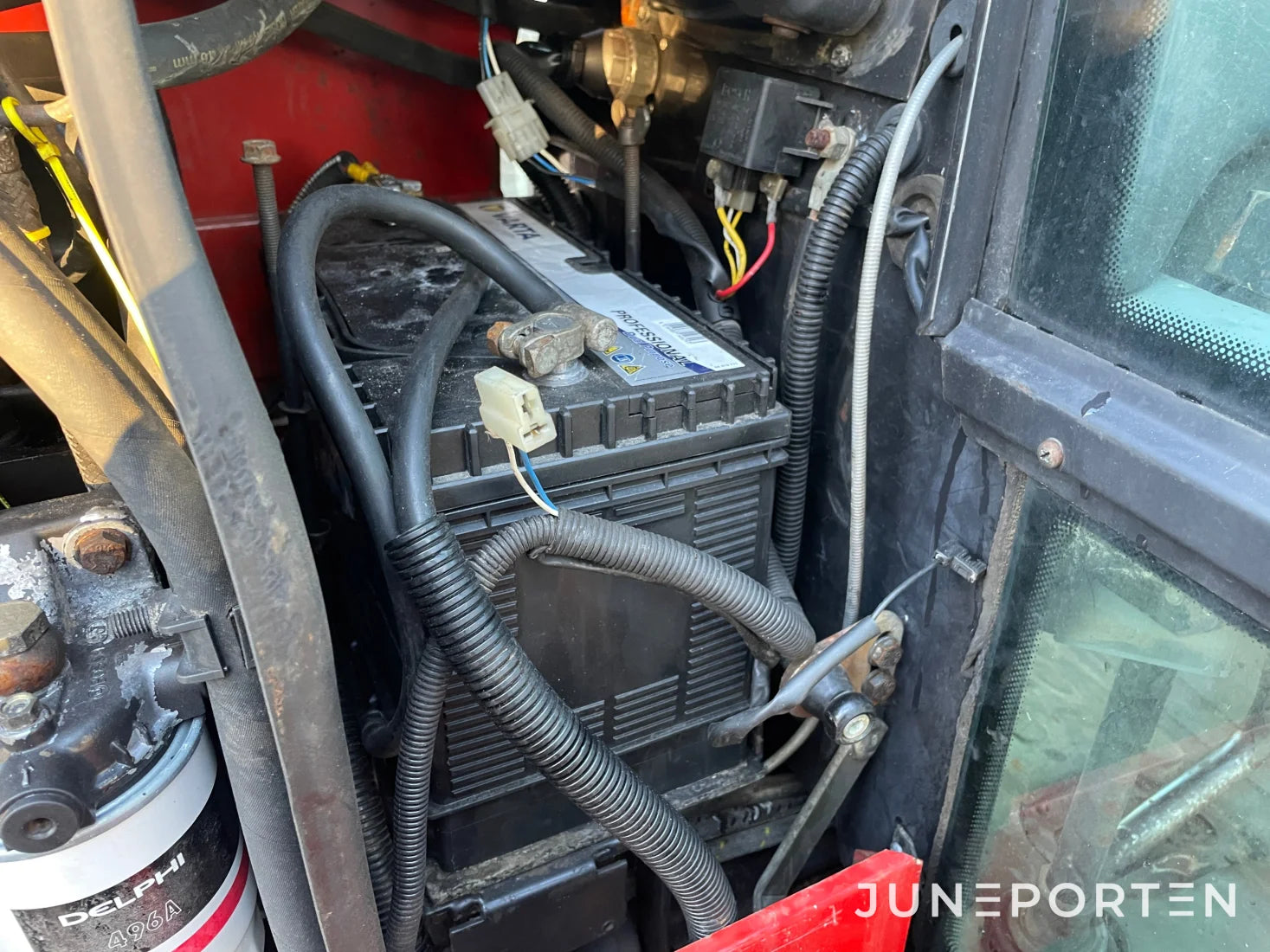 Valtra 600 4WD med skogshytt