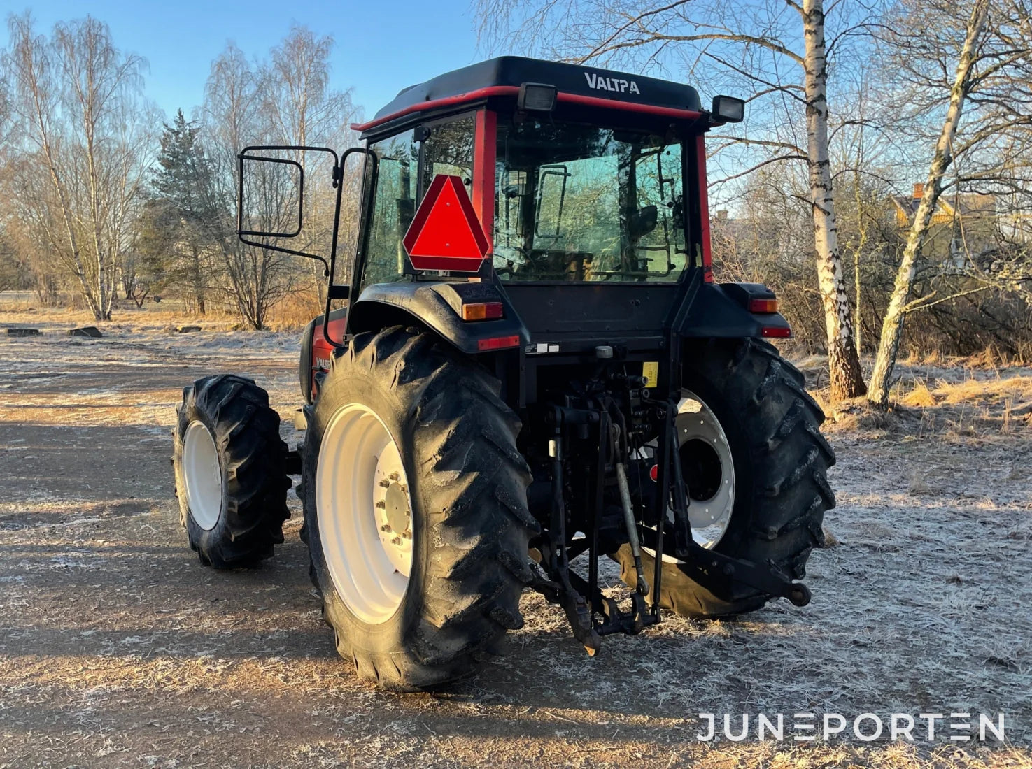 Valtra 600 4WD med skogshytt