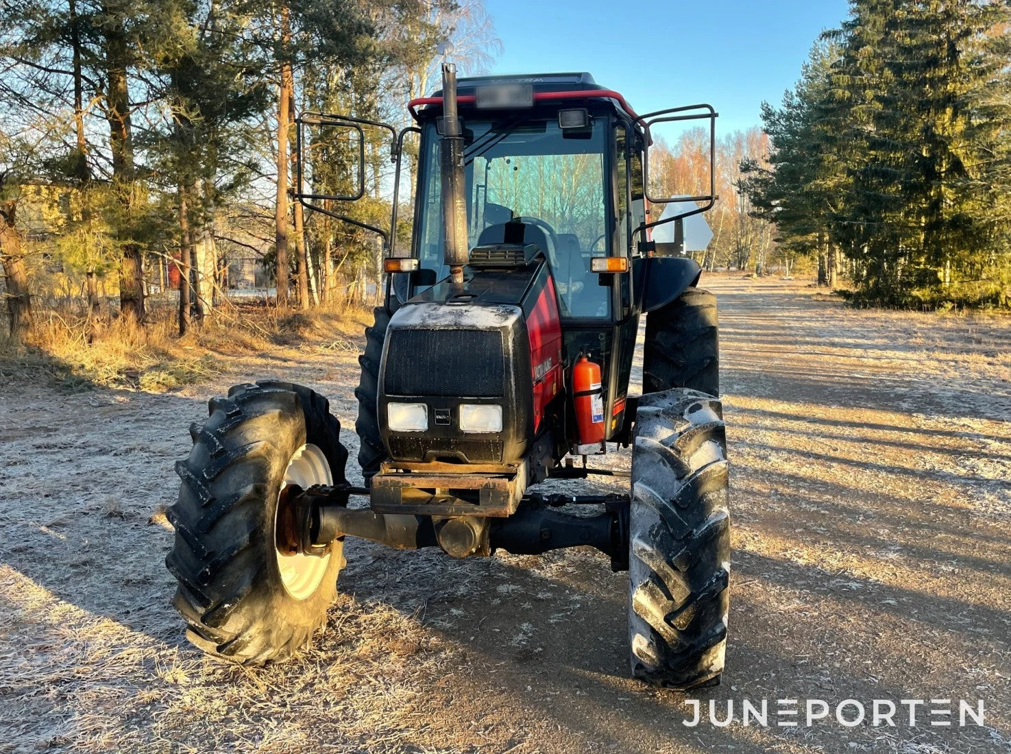 Valtra 600 4WD med skogshytt