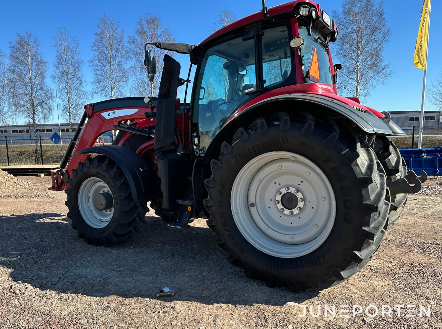 Valtra T214 med lastare & frontlyft PTO