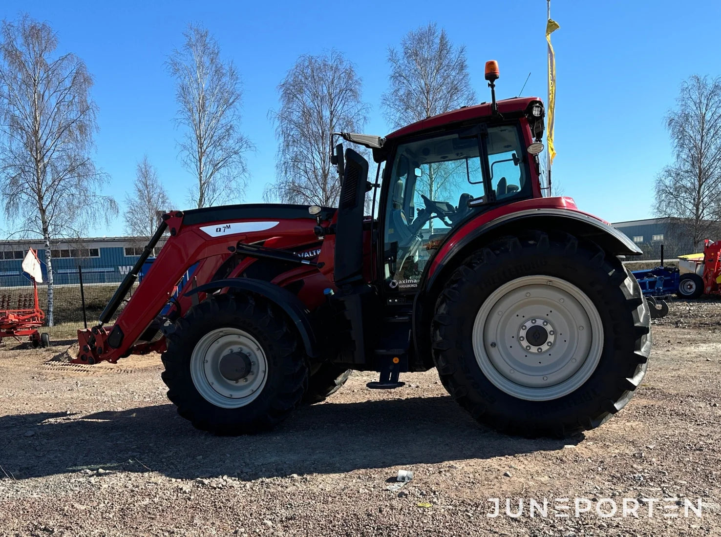 Valtra T214 med lastare & frontlyft PTO