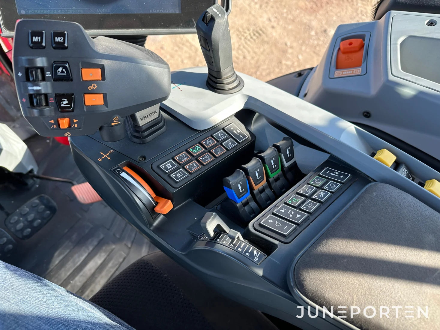 Valtra T214 med lastare & frontlyft PTO