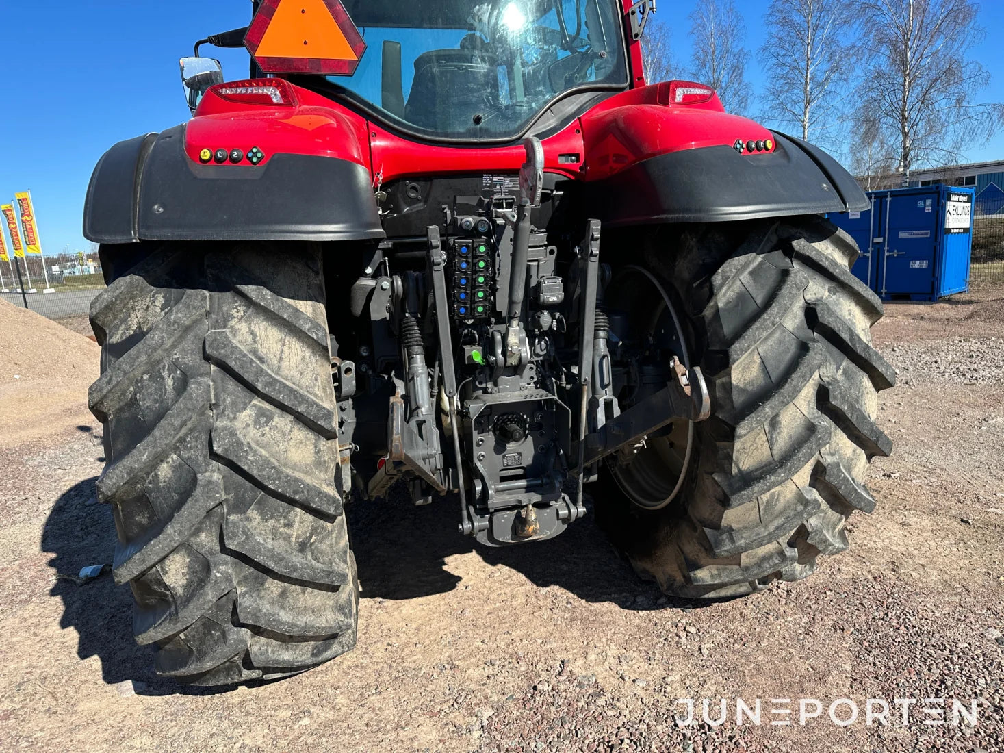 Valtra T214 med lastare & frontlyft PTO