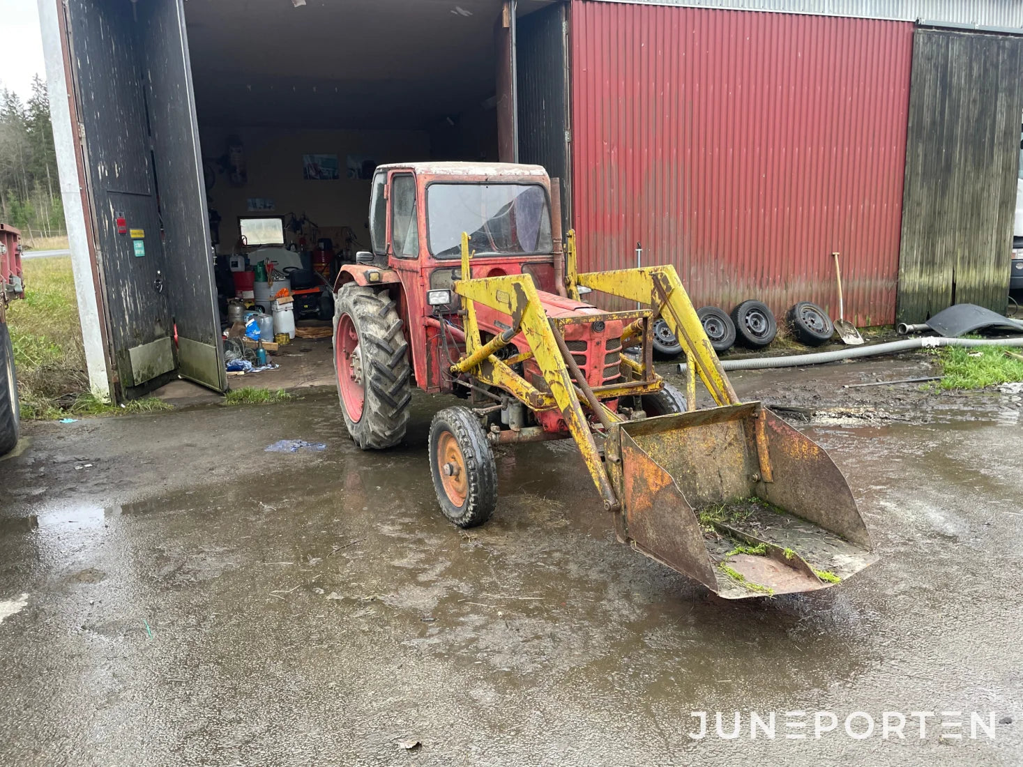 Zetor 3011 med lastare